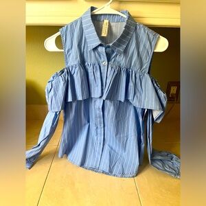 Capped sleeved button up top